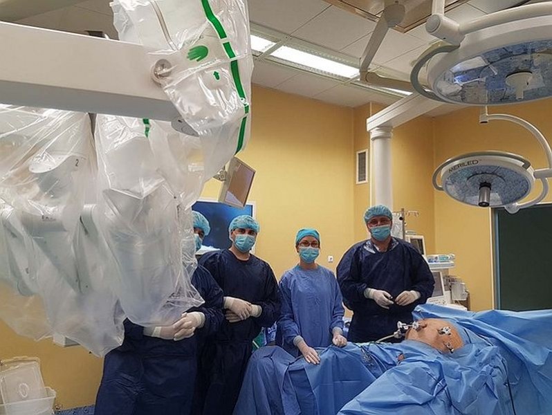 Уникална двойна робот-асистирана операция извършиха уролози в Плевен