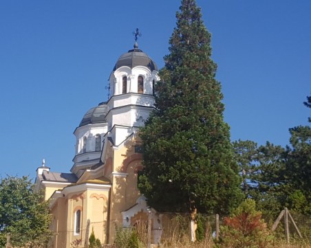 Кремиковският манастир - скална тераса, тишина и спокойствие