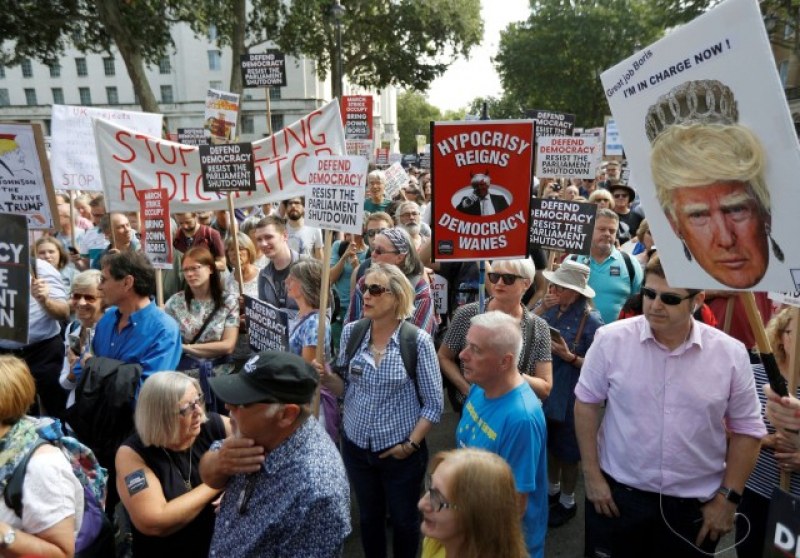 Хиляди на протест в Лондон срещу 