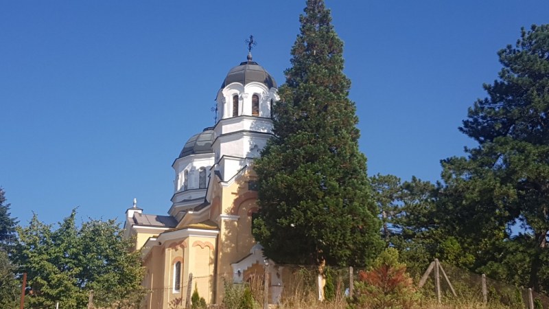 Кремиковският манастир - скална тераса, тишина и спокойствие