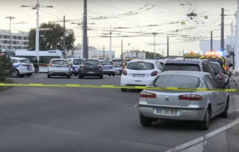 Нападение с нож във Франция: Един е загинал, а девет са ранени