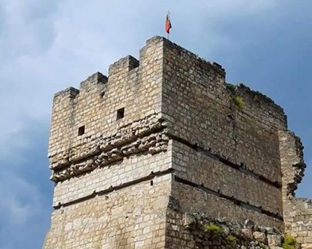 Кулата от средновековен град край Русе използвана в сериала 