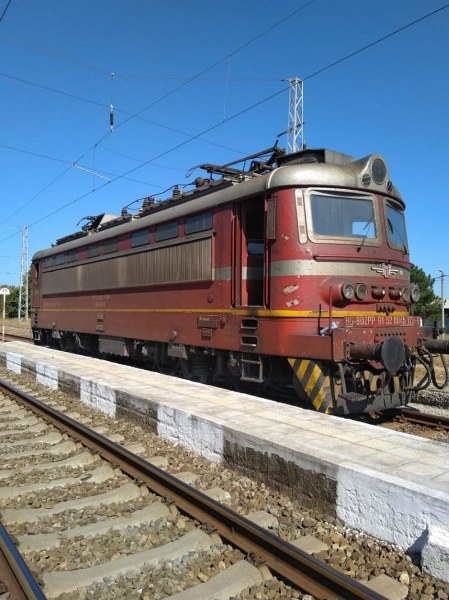 Запали се локомотивът на влака Варна-Пловдив