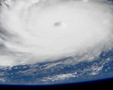 Дориан връхлетя Бахамите, 7-годишно дете загина