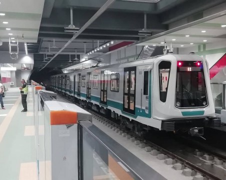 На старите линии на метрото също ще има стъклени прегради