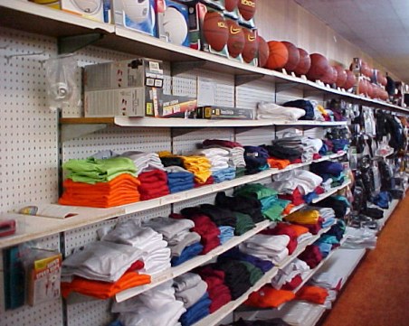 Два обира в спортен магазин в Пловдив, липсва стока за 1600 лева