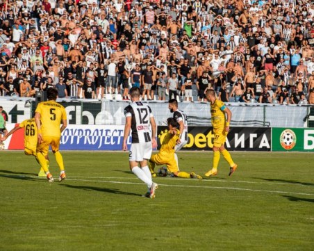 Локо и Ботев отнесоха над 10 бона глоби след дербито