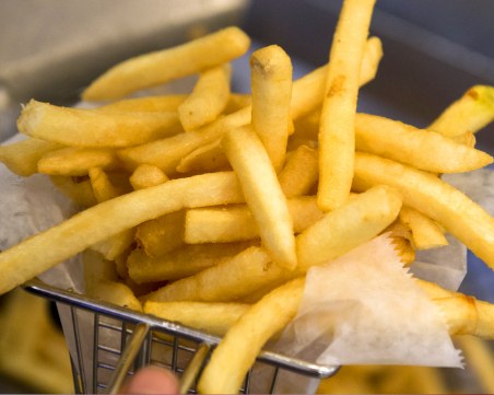 Момче ослепя, хранело се само с пържени картофи и чипс