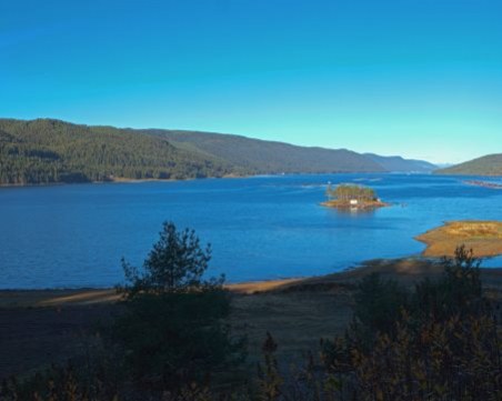 Ново в Доспат: С лифт до островчето в началото на града