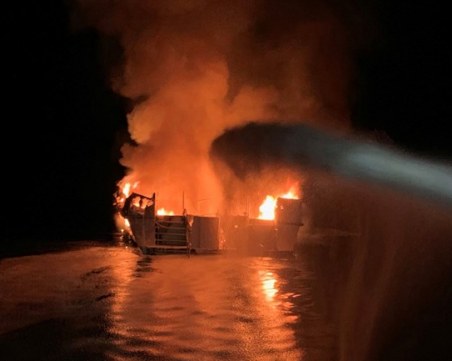 Осем души загинаха при голям пожар на яхта в Калифорния