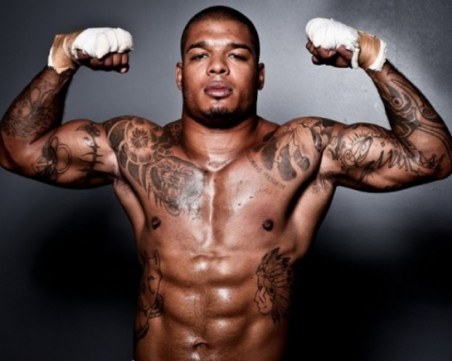 Шампион по муай тай е съперник в дебюта на Усик при най-тежките