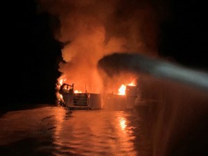 Осем души загинаха при голям пожар на яхта в Калифорния