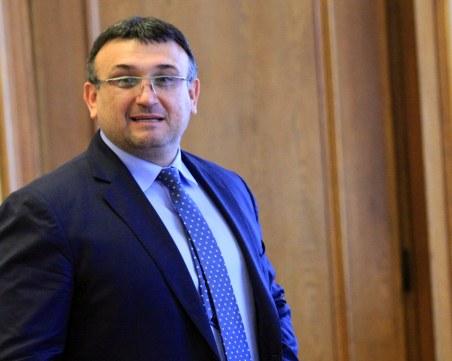 Министър Маринов: Докато тротинетките влязат в закона, ще ги третираме като МПС