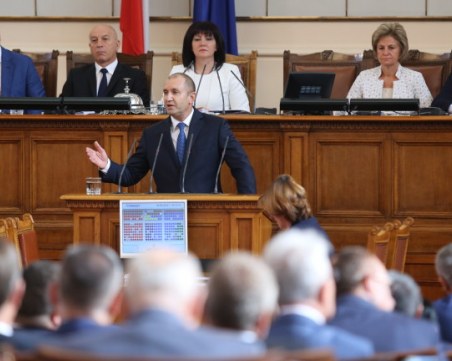 Румен Радев към депутатите: Времето за промяна неумолимо изтича