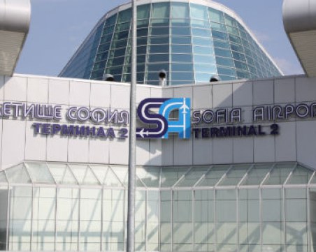 Самолет кацна аварийно на летище София заради болен пътник