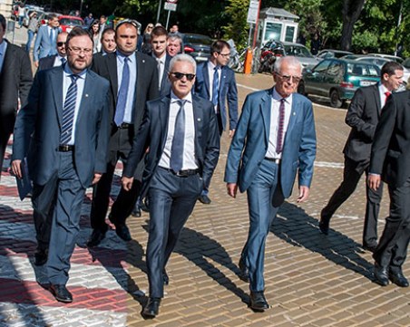 Всички депутати от 