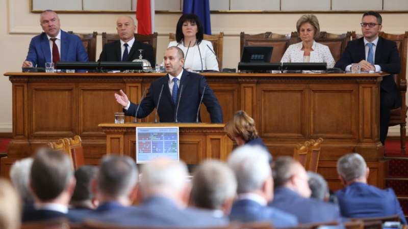Румен Радев към депутатите: Времето за промяна неумолимо изтича