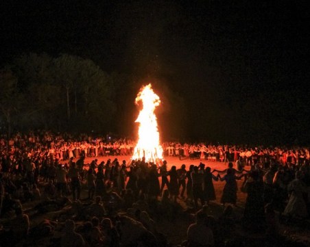 Полицаи с носии окупират Чепеларе