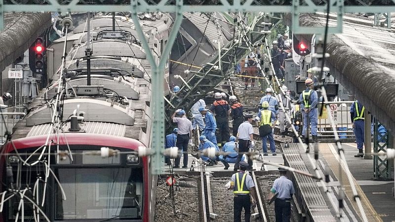 Влак и камион се удариха в Япония, има загинал и ранени