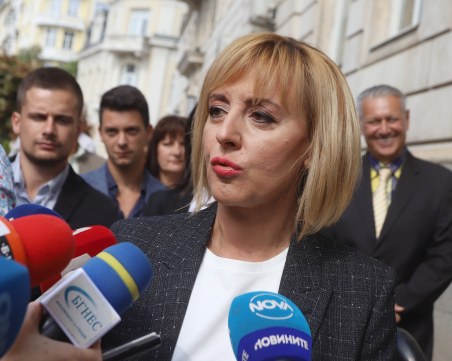 Мая Манолова се регистрира за участие в местния вот, надява се на честна игра