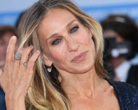 Папараци уловиха 54-годишната Сара Джесика Паркър по бански на плажа