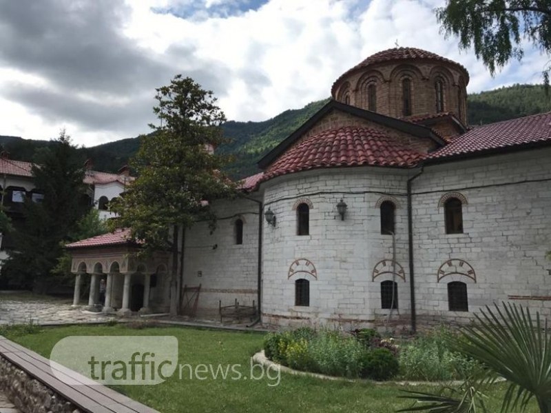 Молебен за здраве и благоденствие на лекарите отслужват в Бачковския манастир