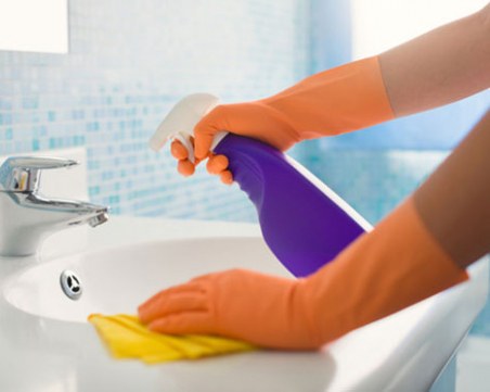 Как да почистите банята до блясък само с белина?