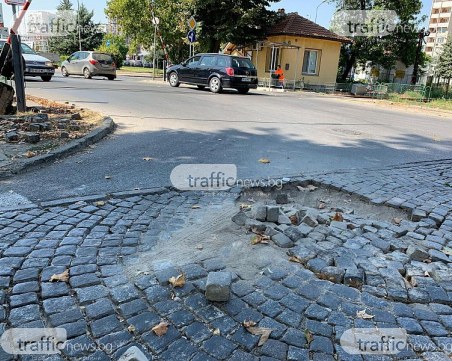 Опасно! Павета хвърчат на прелеза на Пещерско шосе в Пловдив