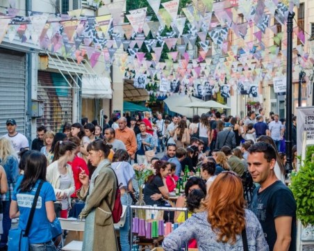 Светещи мишки и причудливи същества оживяват в ръцете дизайнерка от Лондон в Пловдив