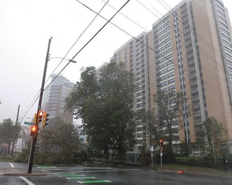 Ураганът Дориан връхлетя атлантическото крайбрежие на Канада