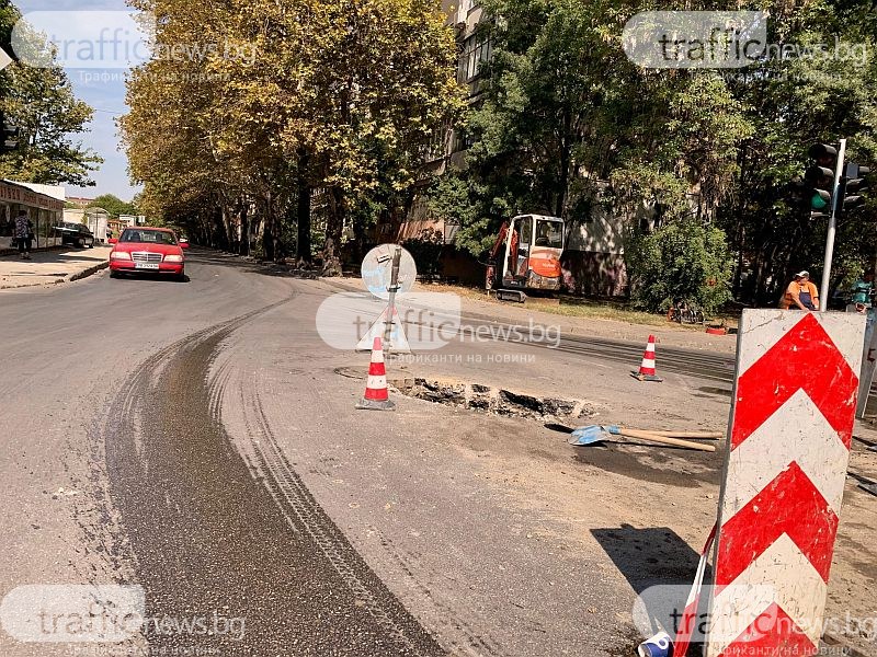 Дупка на пловдивски булевард зее на мястото, където пропадна автобус
