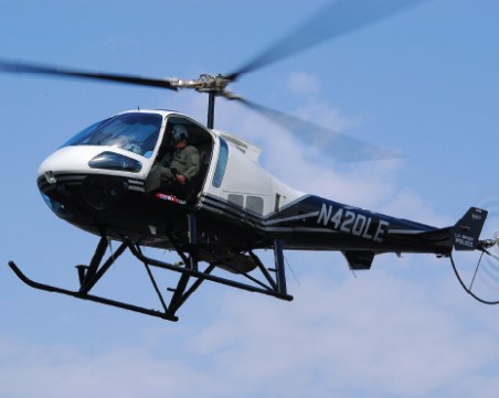 Кола блъсна хеликоптер край Чепеларе, издирват шофьора