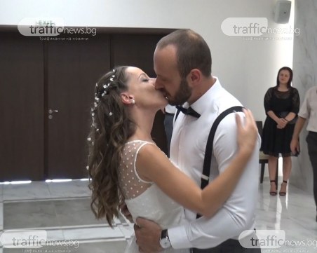 Младоженците Яна и Цветан се надяват 9-и септември да им донесе късмет 
