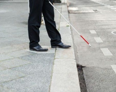 Сляп инженер измисли бастун, който навигира в градска среда с картите на 