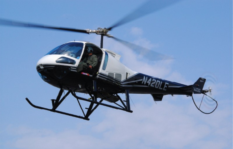 Кола блъсна хеликоптер край Чепеларе, издирват шофьора