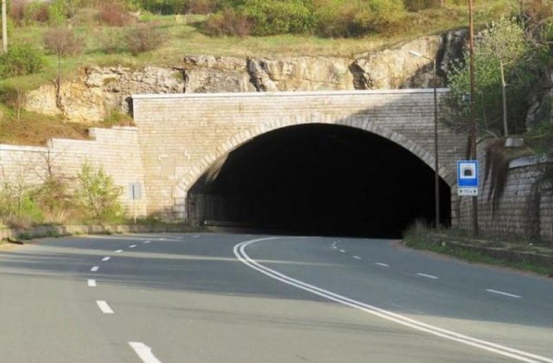 Ремонт затваря тунел 