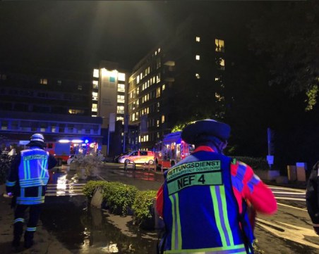 Пожар бушува в болница в Германия, има загинал и десетки ранени