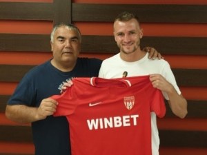 Царско село взе бивш национал за мача с Локо