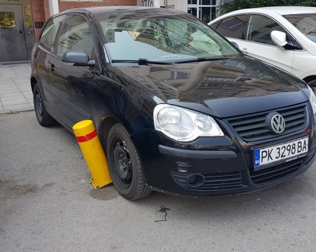 Пернишки шофьор вбеси столичани, отмъстиха му с червило