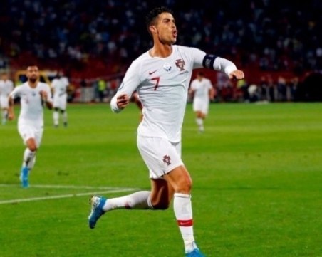 Роналдо изригна с 4 гола за гръмка победа на Португалия