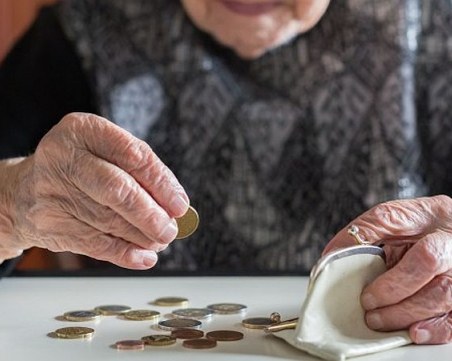 С поне 6% вдигат пенсиите догодина