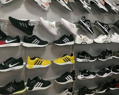 Спецакция за фалшиви стоки в Пловдив, петима са задържани