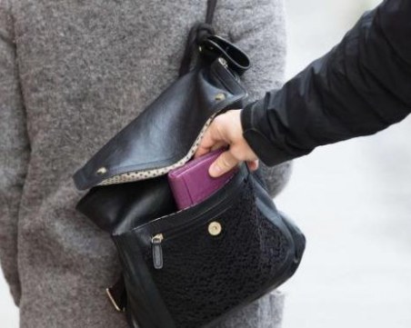 Джебчии срязаха чантата на 80-годишна в Асеновград, отмъкнаха й парите