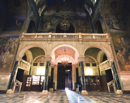 Кощунство! Германец вилня със спрей в столичния храм 