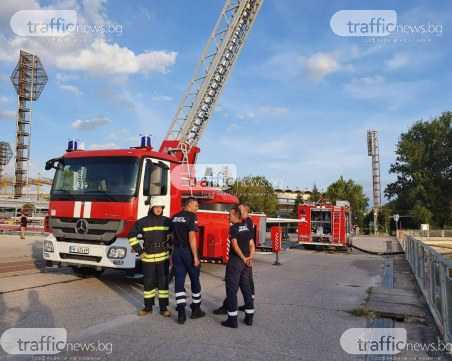 Опашка за селфи с пожарникари, сирени огласиха Гребната база в Пловдив