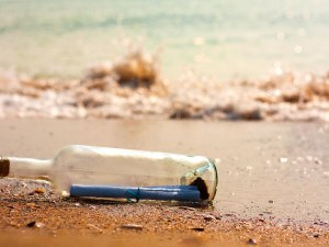 Бедстващо семейство се спаси с писмо в бутилка в САЩ