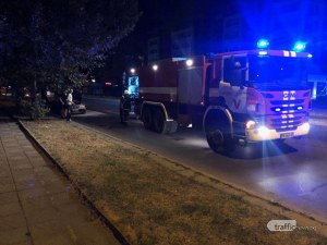 Кола се запали в движение на пловдивски булевард, пожарникари гасят огъня