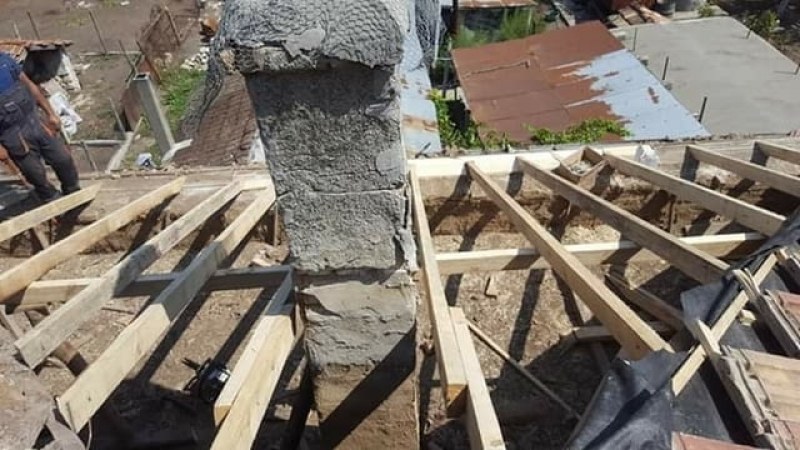 28-годишен потроши покрива на двама пенсионери в Златитрап, насила им взе близо 3 бона