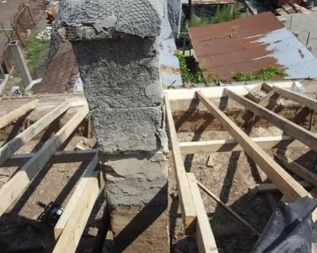 28-годишен потроши покрива на двама пенсионери в Златитрап, насила им взе близо 3 бона