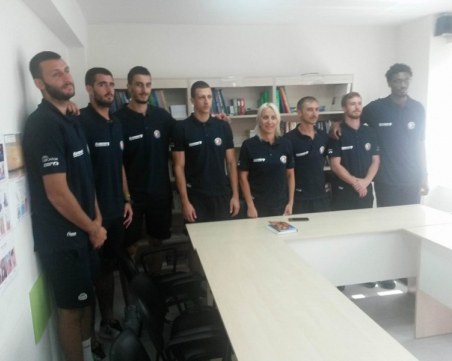 Баскетболистите на Академик Бултекс 99 ще чистят детска площадка